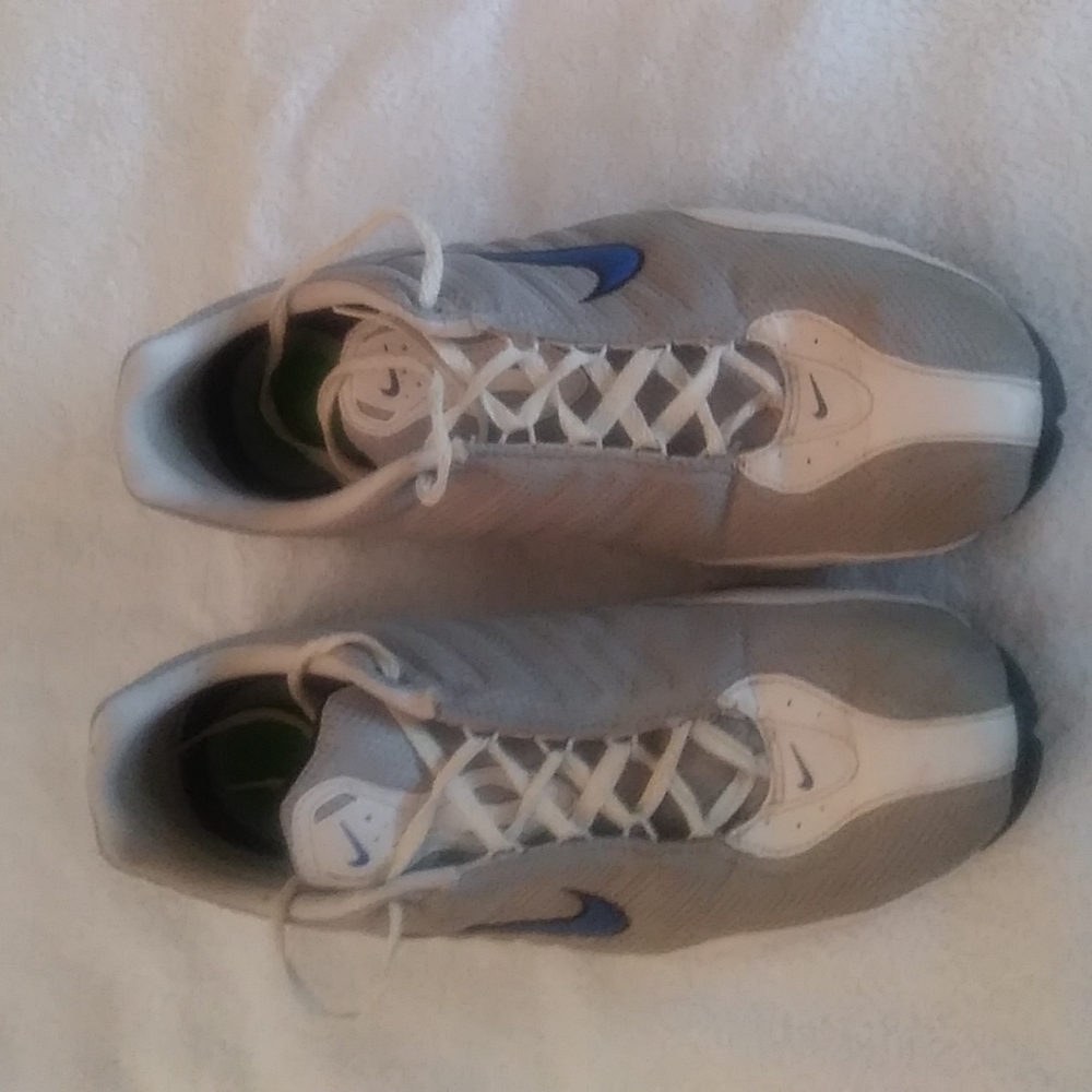 Men's size 9 and 1/2 Nike tennis shoes
